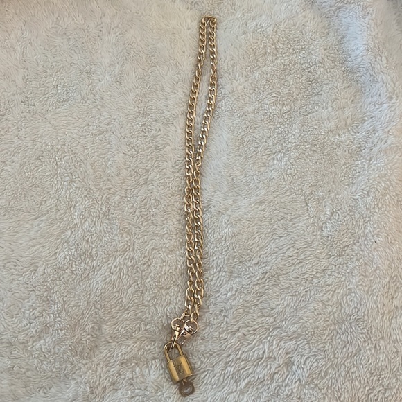 ✨ AUTHENTIC✨ LOUIS VUITTON pad lock with key and chain - Picture 2 of 5